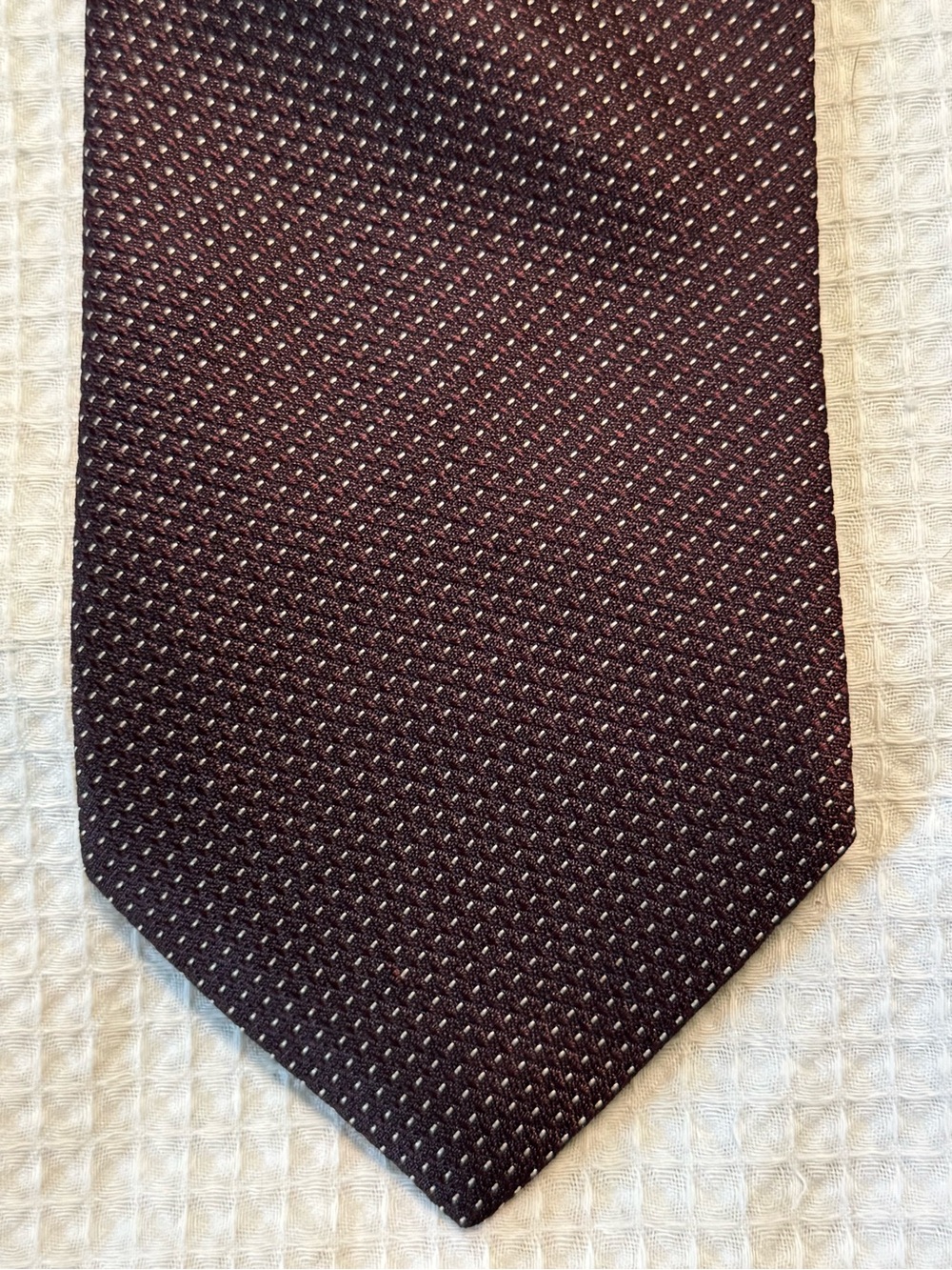 Hugo Boss Men's Dark Burgundy Textured Tie made in Italy